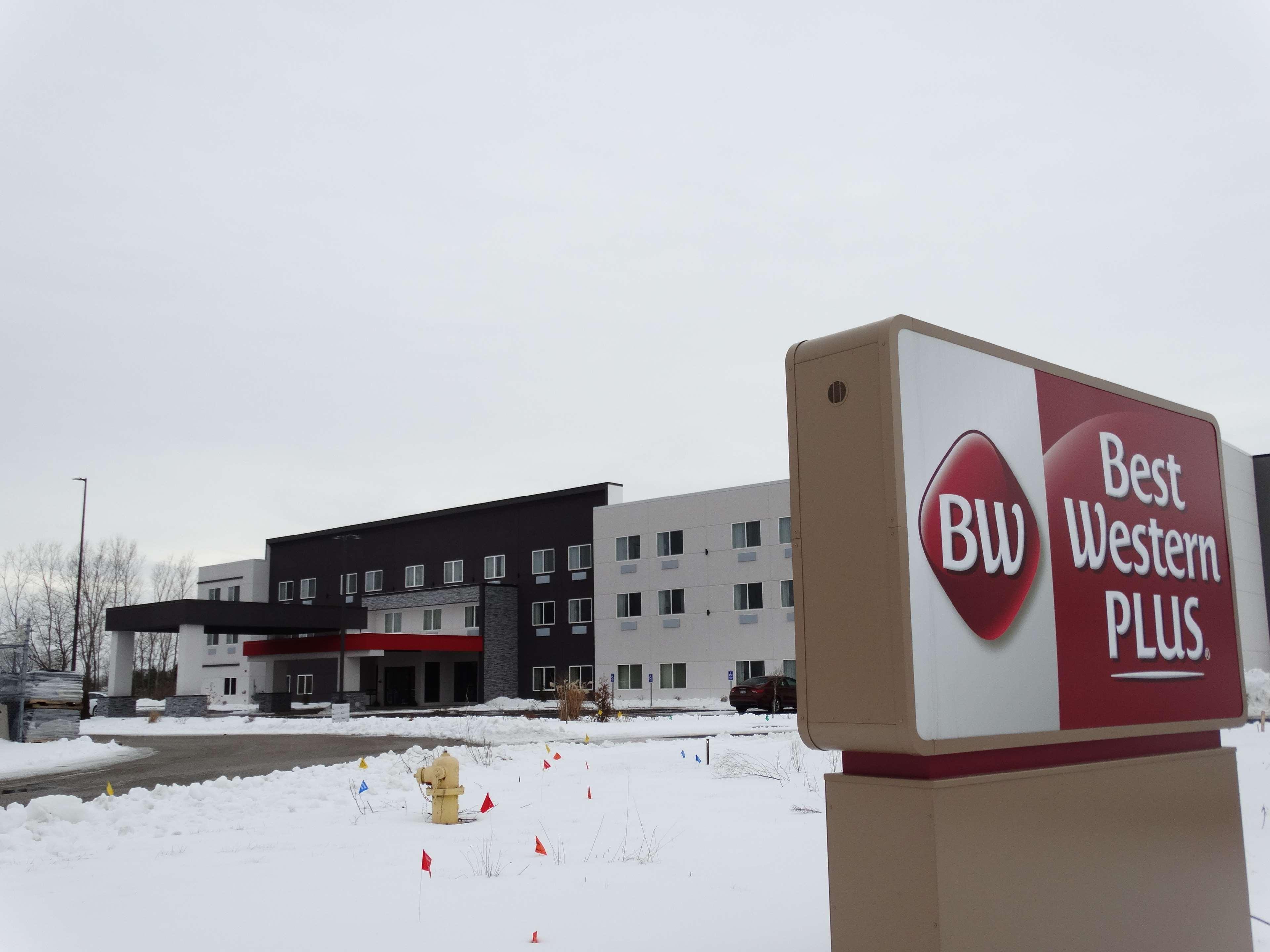 Best Western Plus Wayland Hotel Shelbyville Exterior photo
