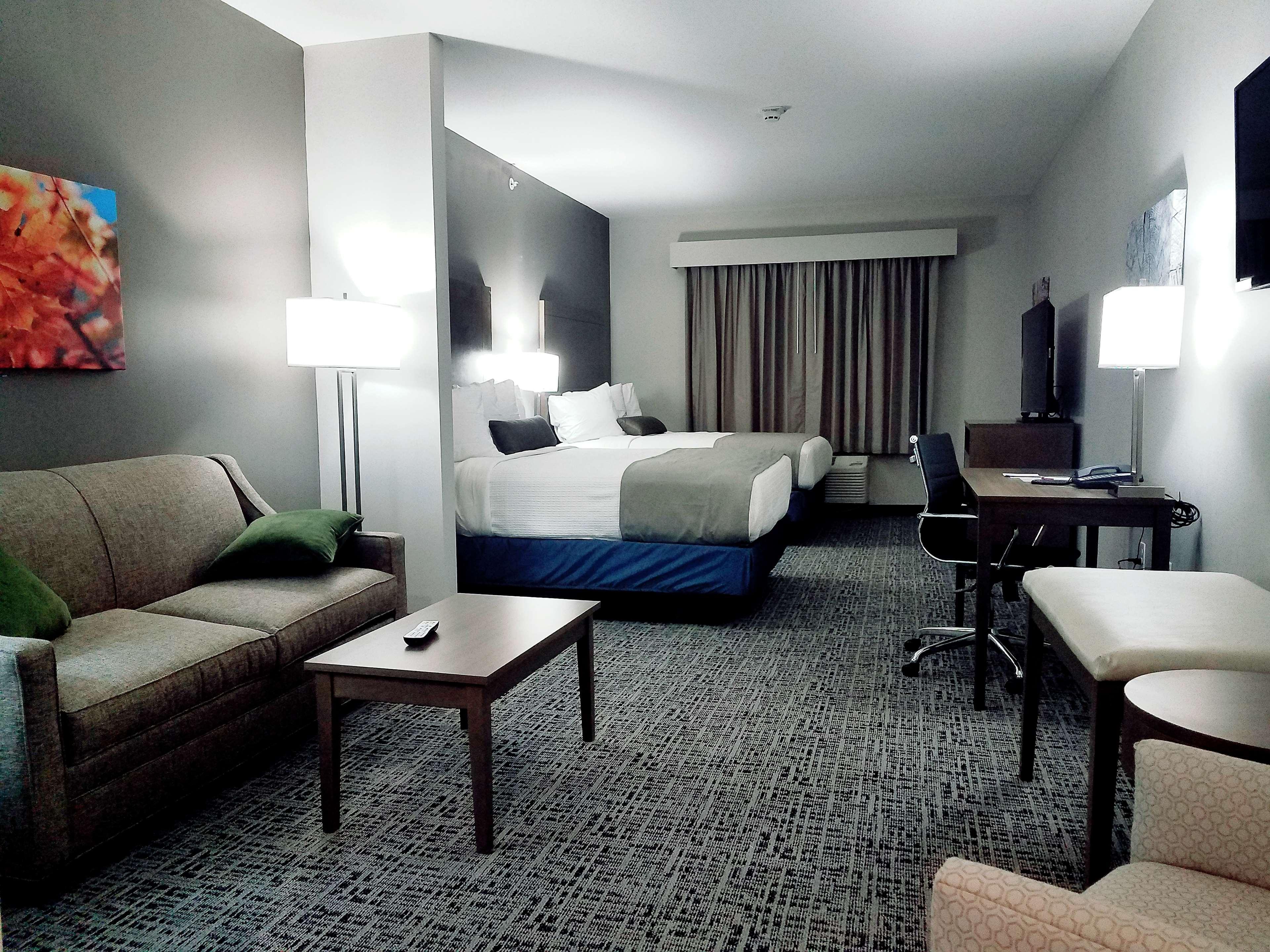 Best Western Plus Wayland Hotel Shelbyville Exterior photo