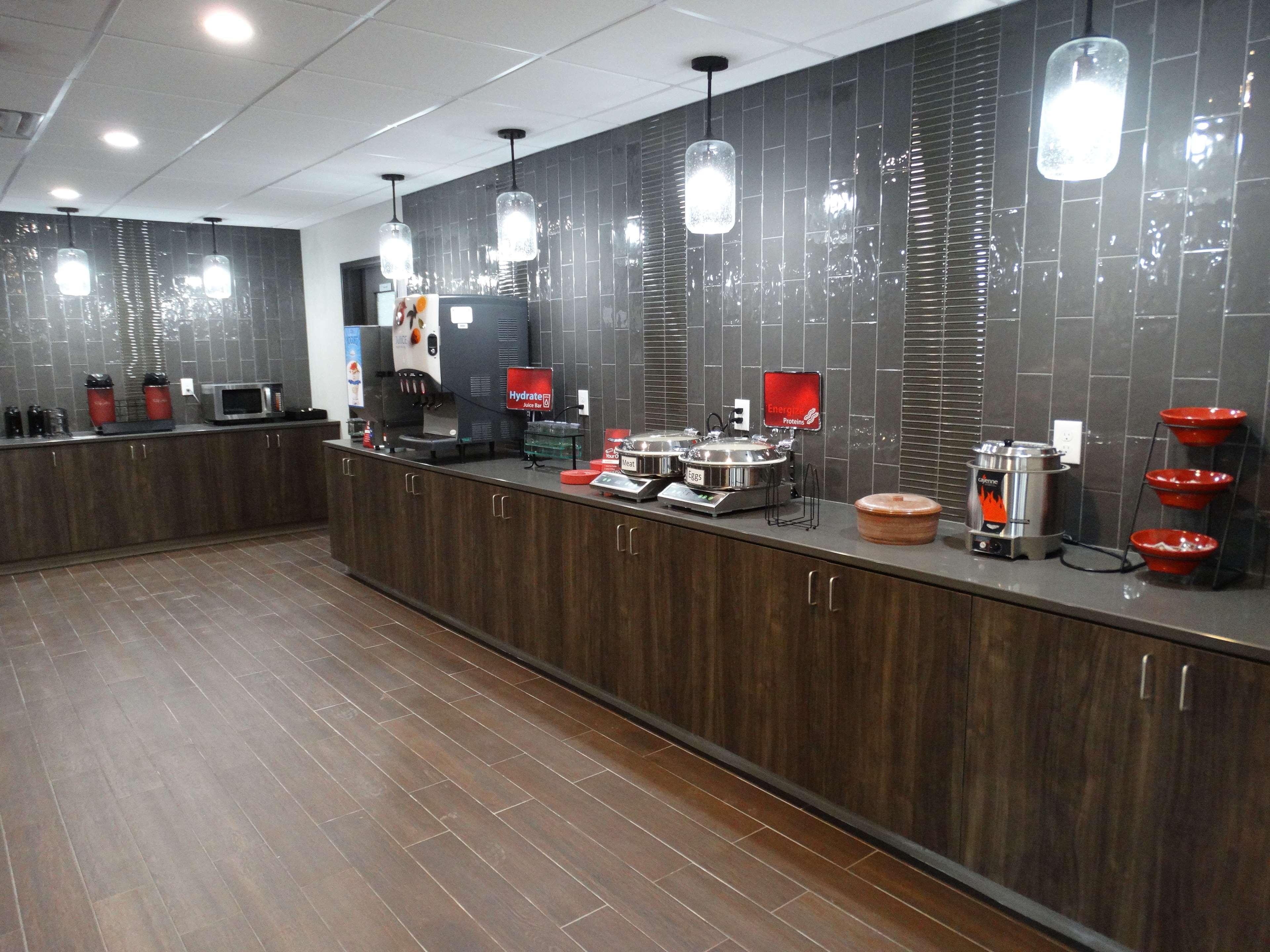 Best Western Plus Wayland Hotel Shelbyville Exterior photo