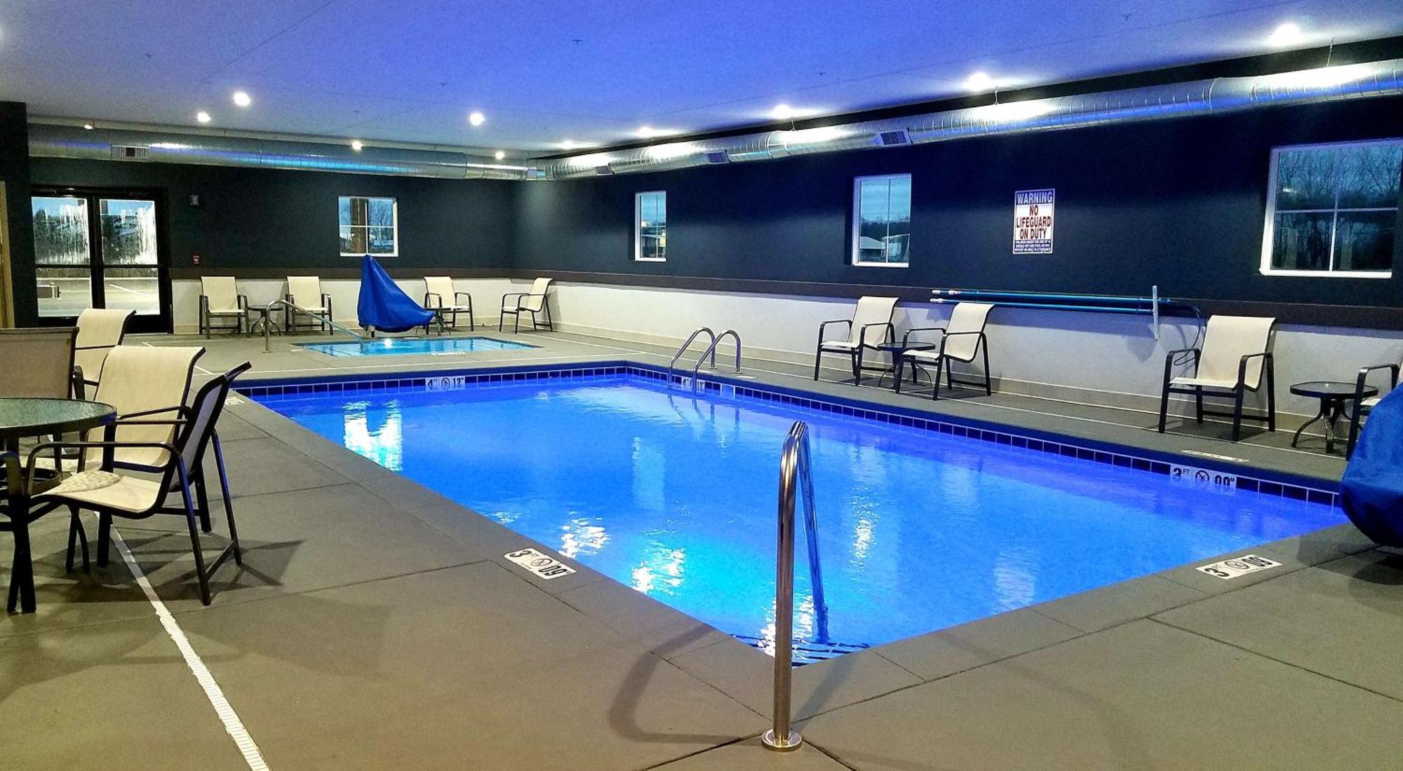 Best Western Plus Wayland Hotel Shelbyville Exterior photo